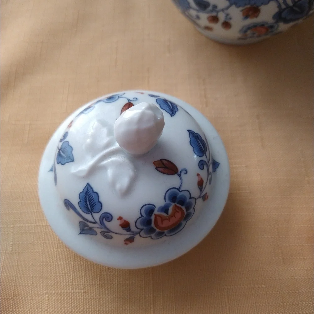 Estée Lauder-Vintage Porcelain Bath Jar 1.6oz